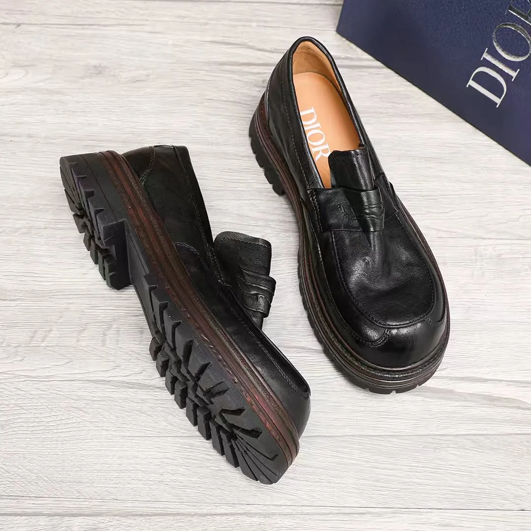 Factory price 540 🕷️🕷️[Dior] Dior's new men's shoes are launched in Hong Kong counters. Official website 1:1 production. Original Italian patented cowhide + water-dyed 🐂 leather lining. Designed by European and American masters. Goodyear craftsmanship, washed cowhide, perfect shape to create counter quality, solid color rubber wear-resistant outsole and classic dazzling toe! Super versatile and very comfortable. High-end without losing taste, fashionable and novel! ! Absolute focus! Colors optional, code number 38-44 (45 customized)